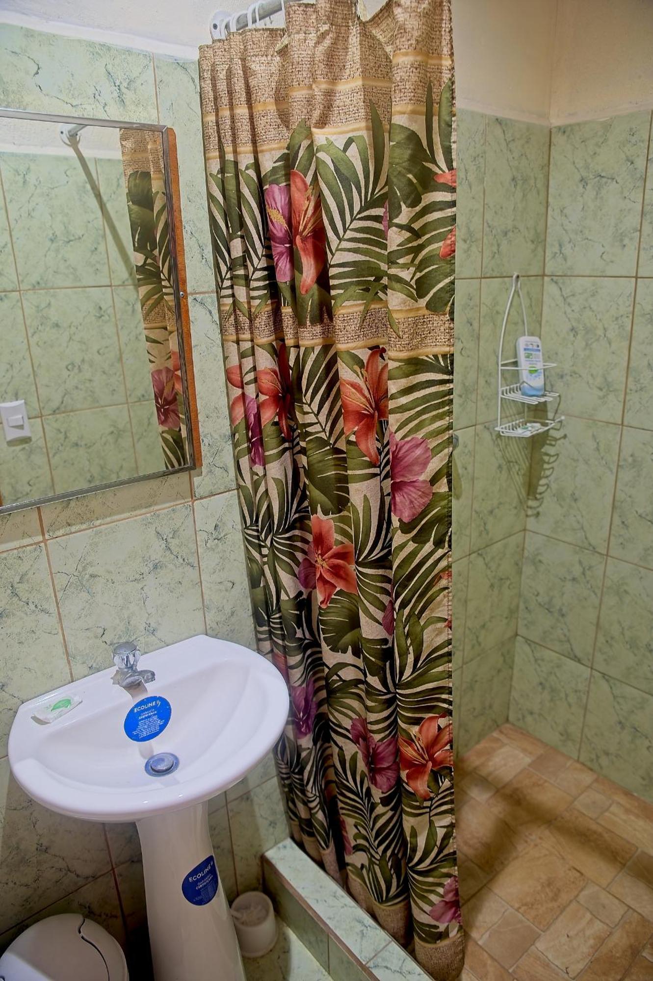 Mar Caribe Pv Hotel Puerto Viejo de Talamanca ภายนอก รูปภาพ